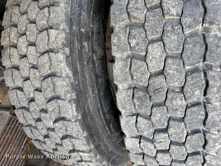 image for item FI0855 2006 International 7600 dump truck