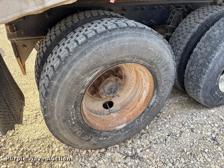 image for item FI0855 2006 International 7600 dump truck