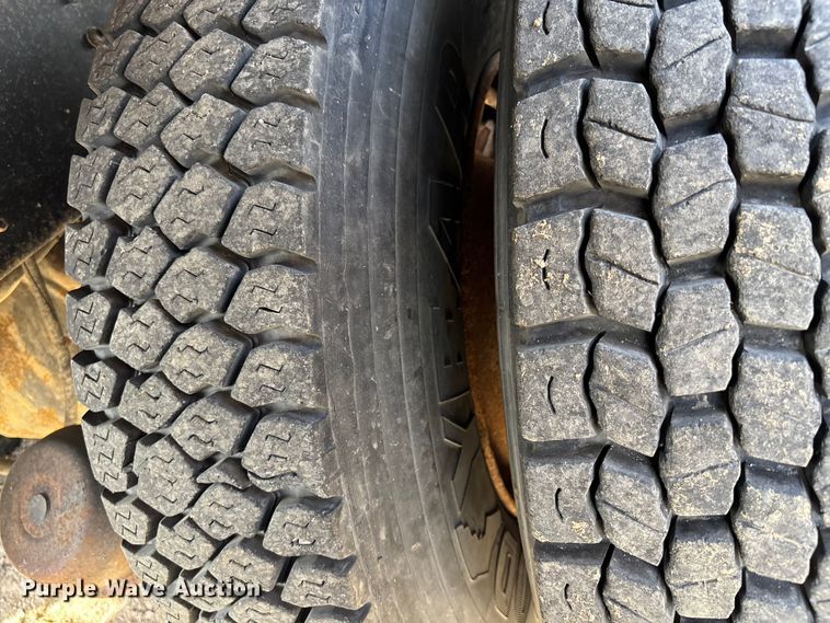 image for item FI0855 2006 International 7600 dump truck