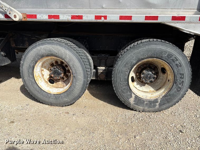 image for item FI0855 2006 International 7600 dump truck