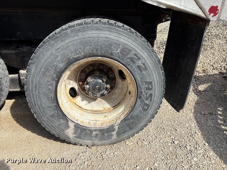 image for item FI0855 2006 International 7600 dump truck