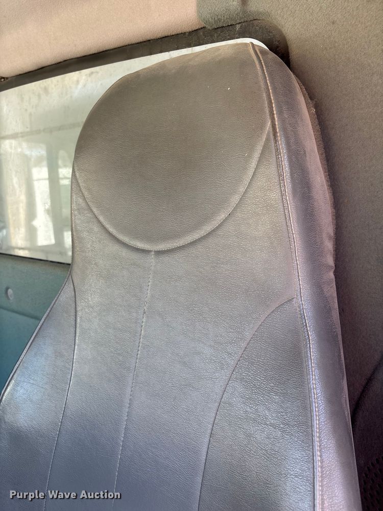 image for item FI0855 2006 International 7600 dump truck