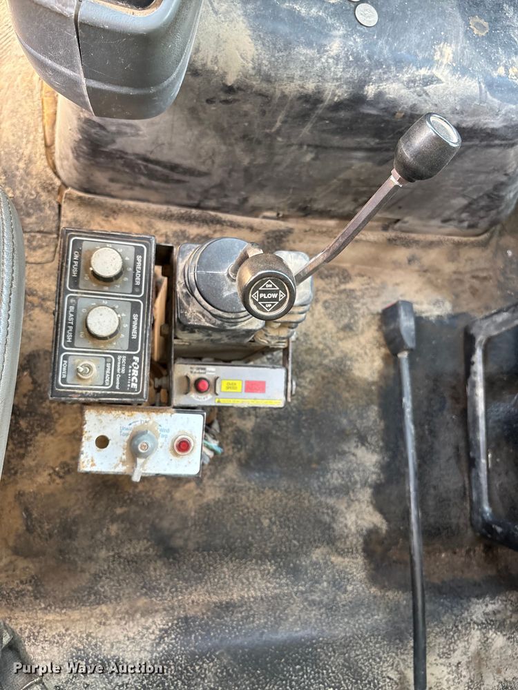 image for item FI0855 2006 International 7600 dump truck