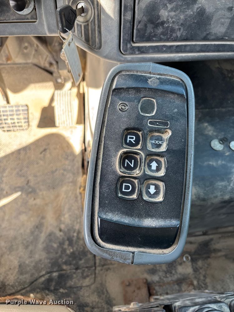 image for item FI0855 2006 International 7600 dump truck