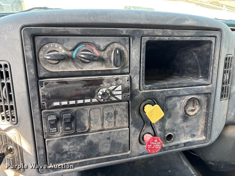 image for item FI0855 2006 International 7600 dump truck