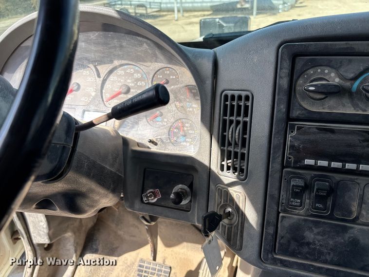 image for item FI0855 2006 International 7600 dump truck