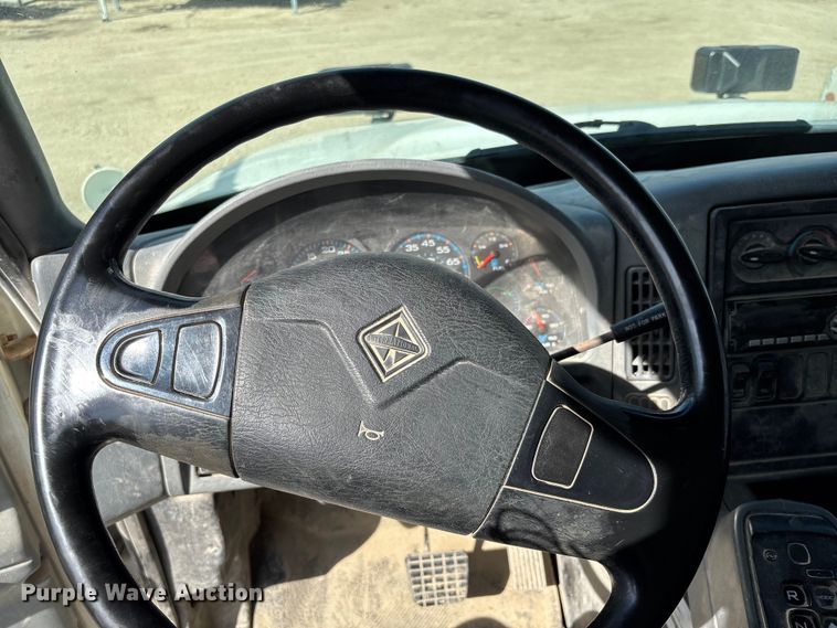 image for item FI0855 2006 International 7600 dump truck