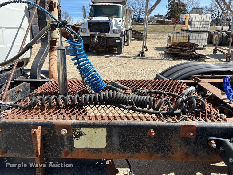 image for item FI0856 1988 Mack R690ST semi truck