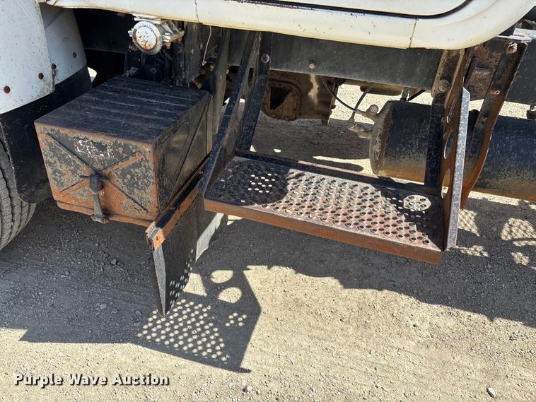 image for item FI0856 1988 Mack R690ST semi truck