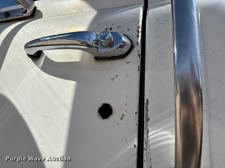 image for item FI0856 1988 Mack R690ST semi truck