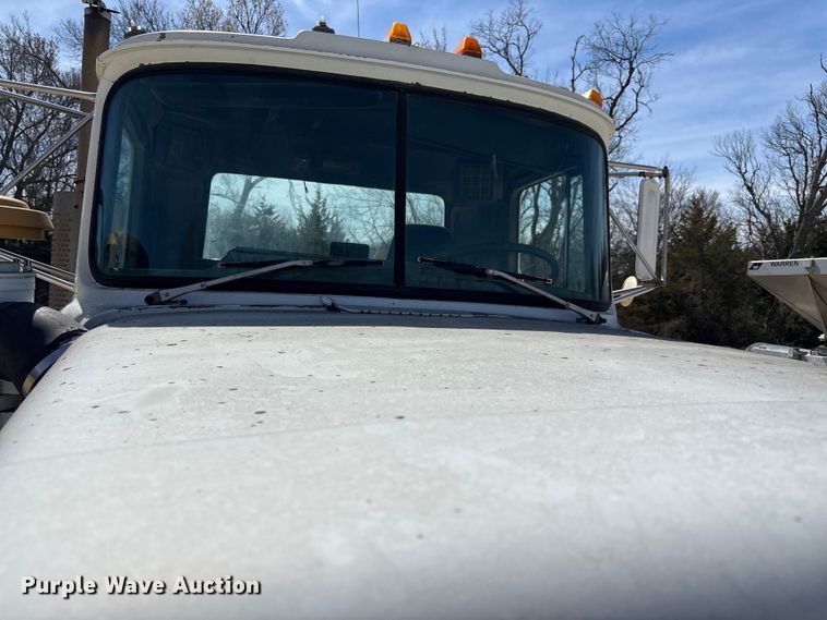 image for item FI0856 1988 Mack R690ST semi truck