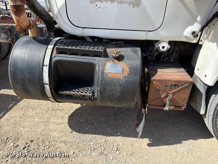 image for item FI0856 1988 Mack R690ST semi truck