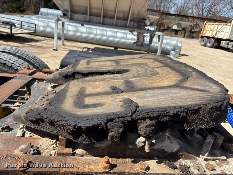 image for item FI0856 1988 Mack R690ST semi truck