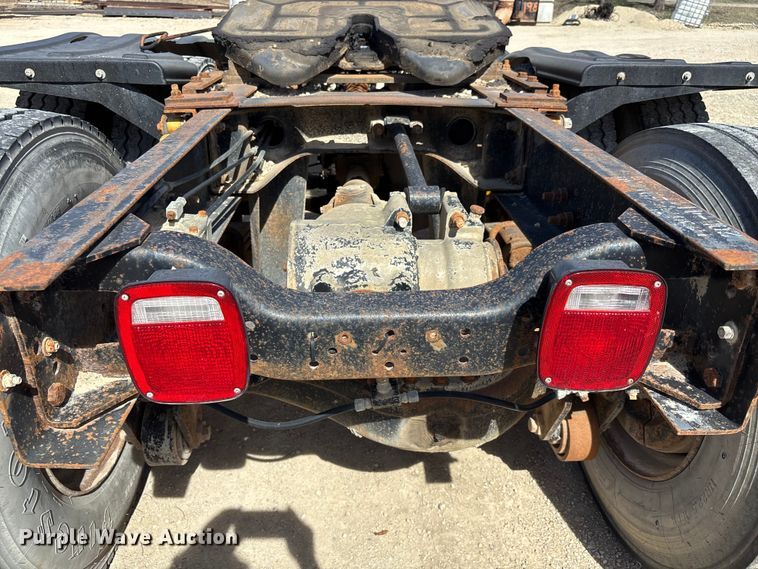 image for item FI0856 1988 Mack R690ST semi truck