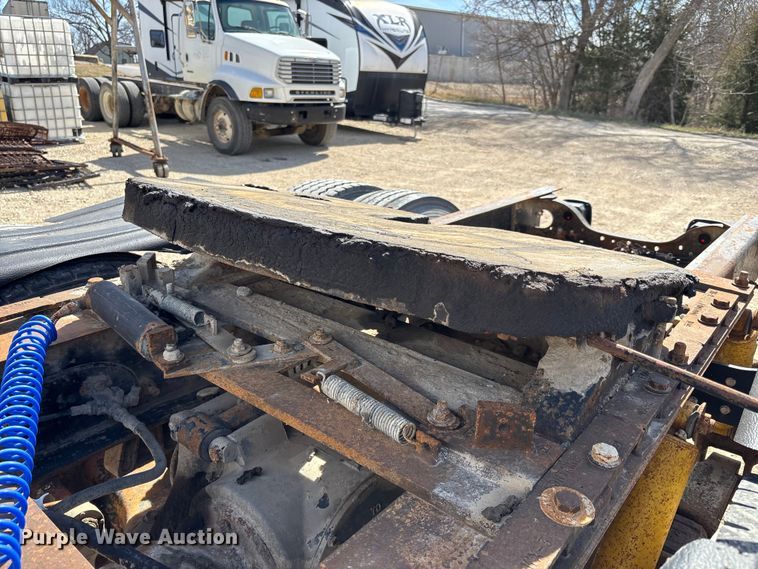 image for item FI0856 1988 Mack R690ST semi truck