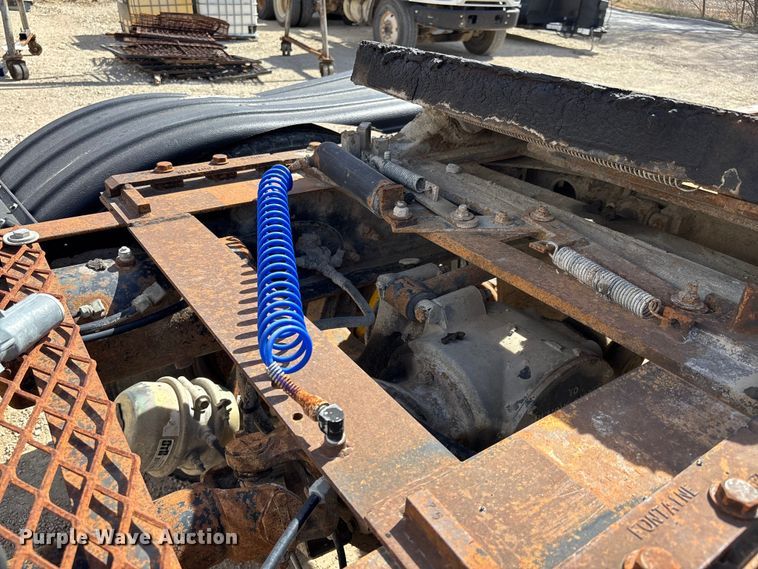 image for item FI0856 1988 Mack R690ST semi truck