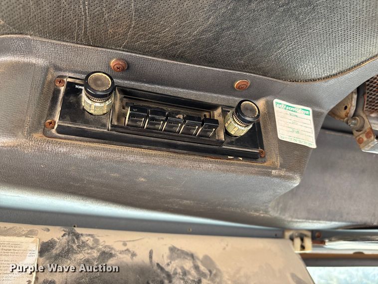 image for item FI0856 1988 Mack R690ST semi truck