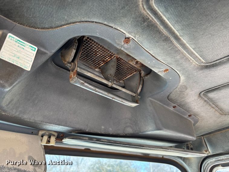 image for item FI0856 1988 Mack R690ST semi truck