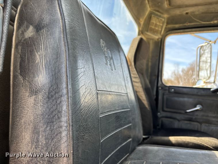 image for item FI0856 1988 Mack R690ST semi truck