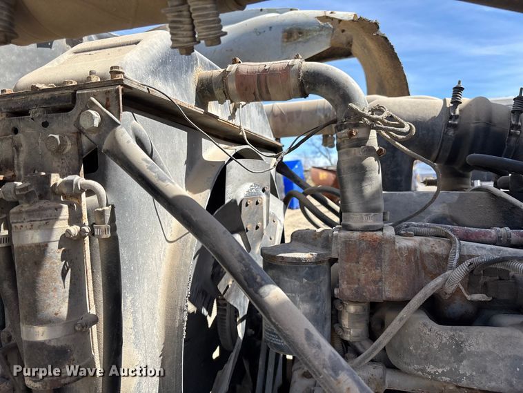 image for item FI0856 1988 Mack R690ST semi truck