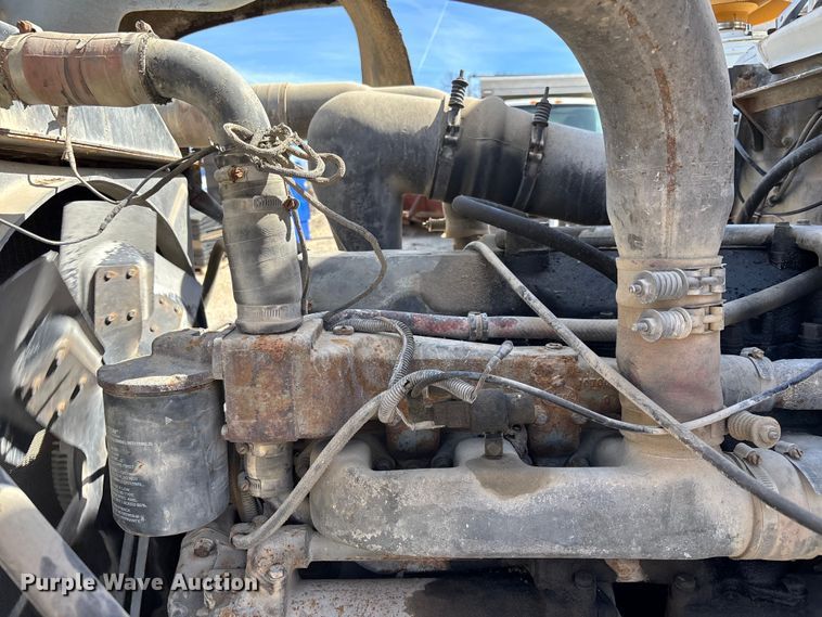 image for item FI0856 1988 Mack R690ST semi truck