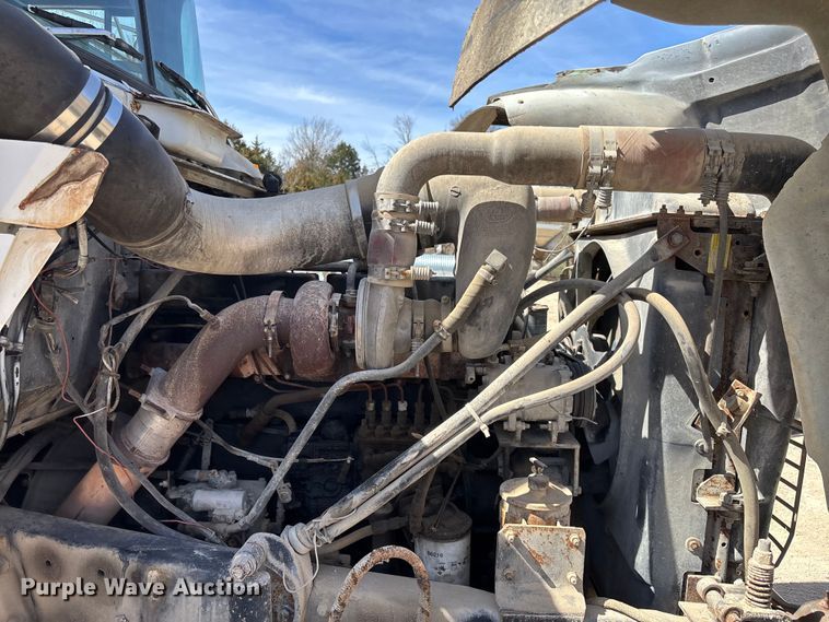 image for item FI0856 1988 Mack R690ST semi truck