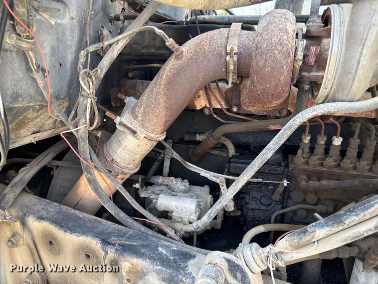 image for item FI0856 1988 Mack R690ST semi truck