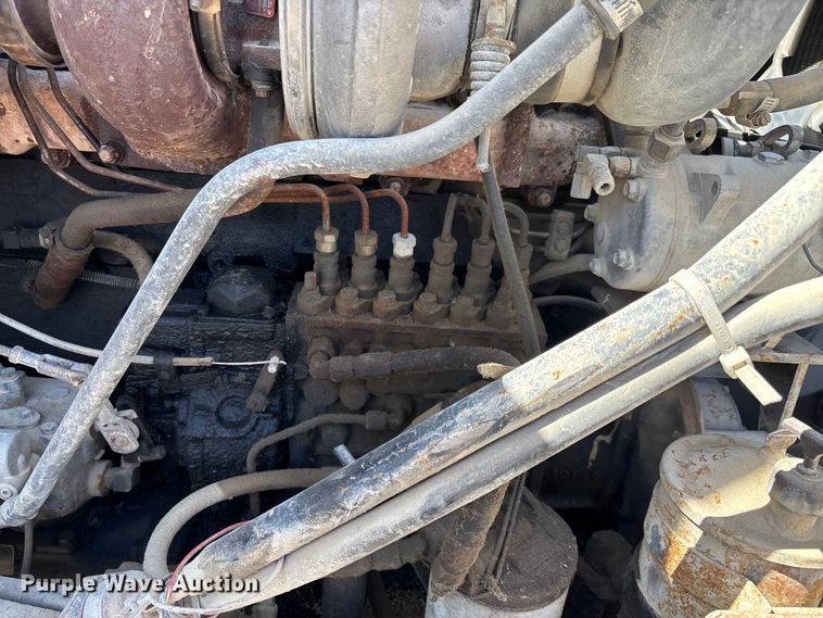 image for item FI0856 1988 Mack R690ST semi truck