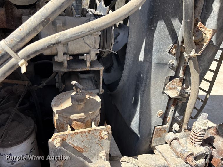 image for item FI0856 1988 Mack R690ST semi truck