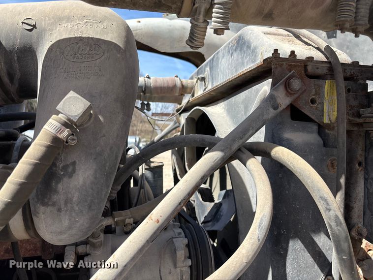 image for item FI0856 1988 Mack R690ST semi truck