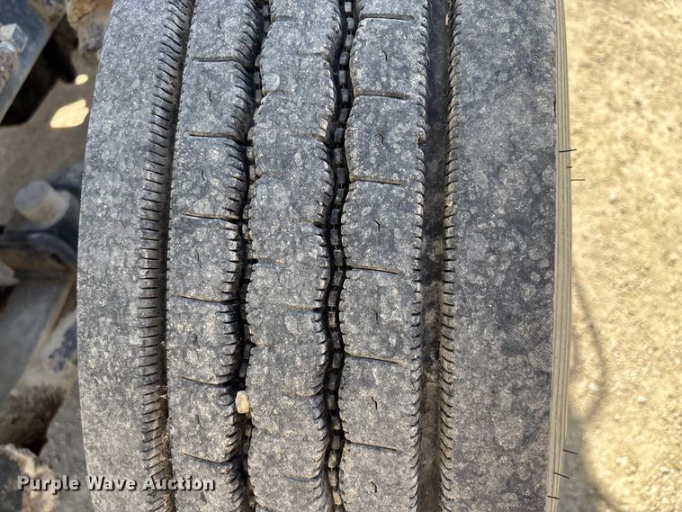 image for item FI0856 1988 Mack R690ST semi truck