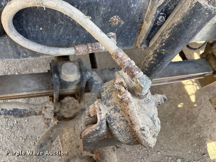 image for item FI0856 1988 Mack R690ST semi truck