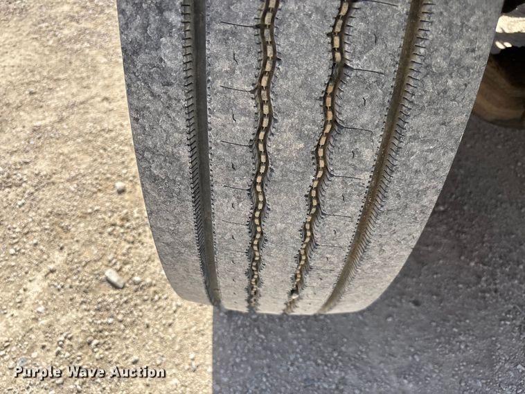 image for item FI0856 1988 Mack R690ST semi truck