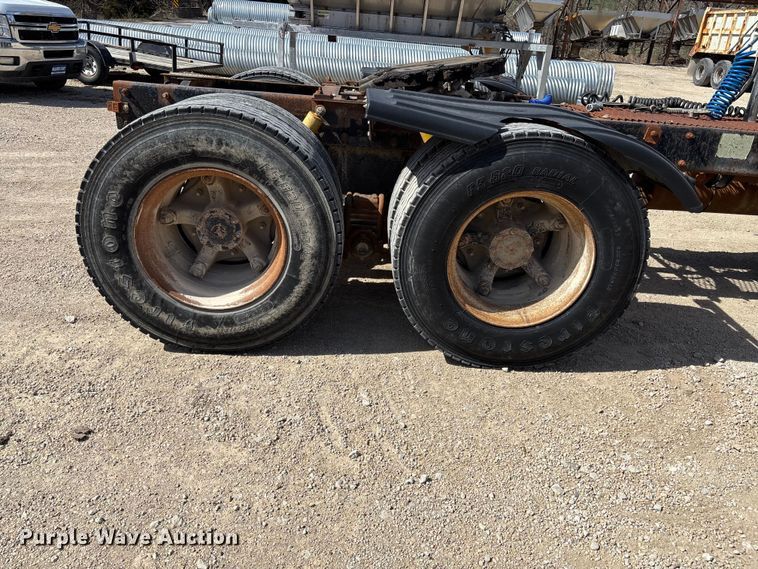 image for item FI0856 1988 Mack R690ST semi truck