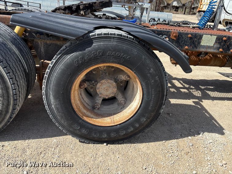 image for item FI0856 1988 Mack R690ST semi truck