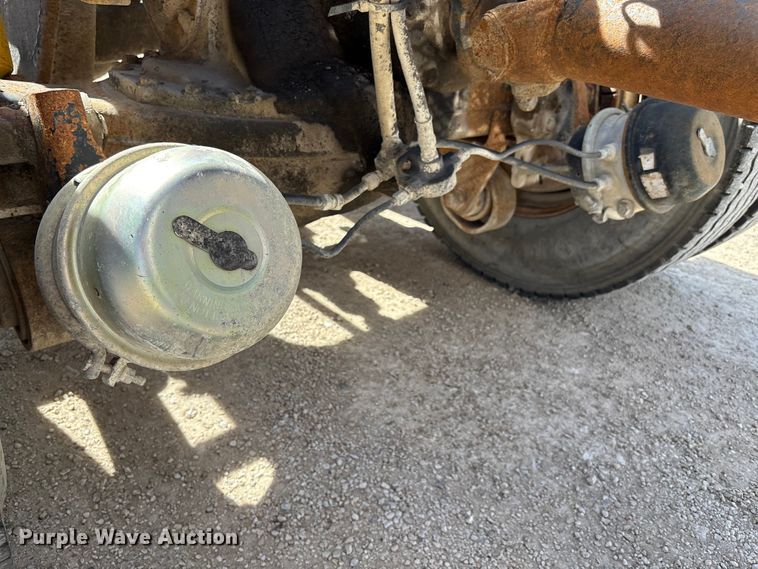 image for item FI0856 1988 Mack R690ST semi truck