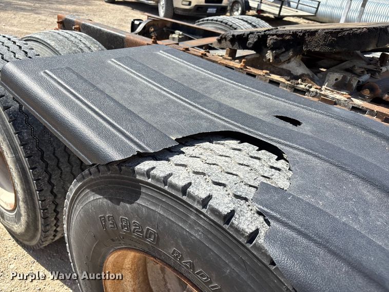 image for item FI0856 1988 Mack R690ST semi truck