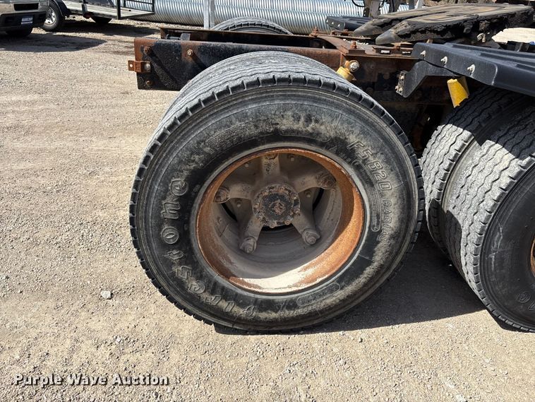 image for item FI0856 1988 Mack R690ST semi truck