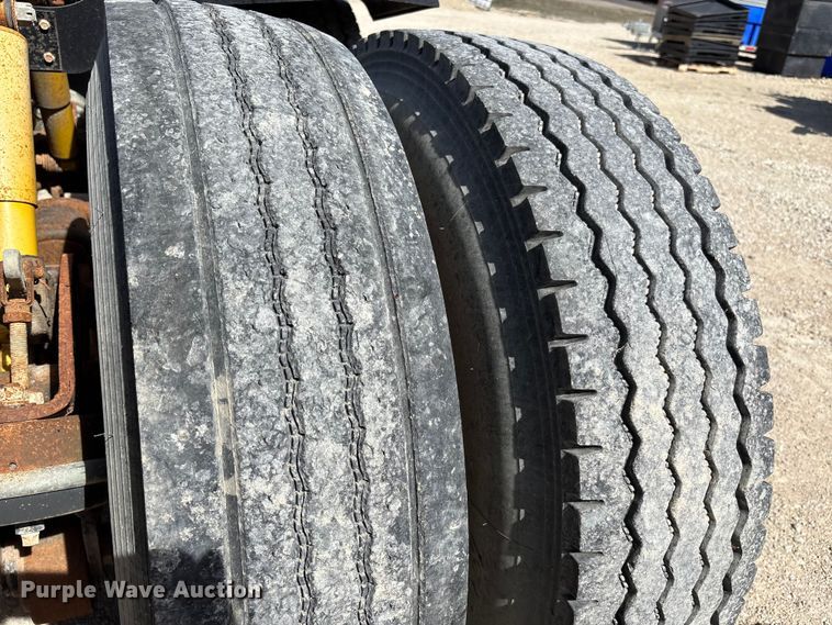 image for item FI0856 1988 Mack R690ST semi truck