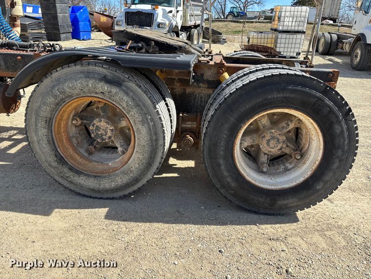 image for item FI0856 1988 Mack R690ST semi truck