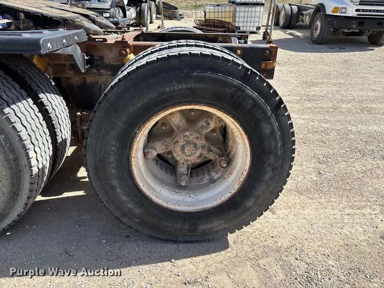 image for item FI0856 1988 Mack R690ST semi truck