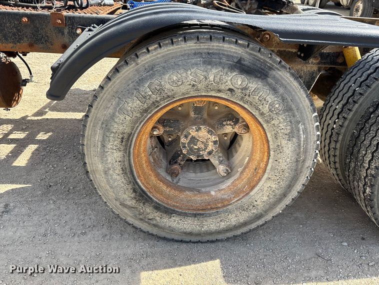 image for item FI0856 1988 Mack R690ST semi truck