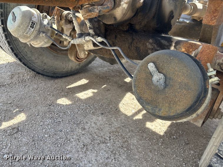 image for item FI0856 1988 Mack R690ST semi truck