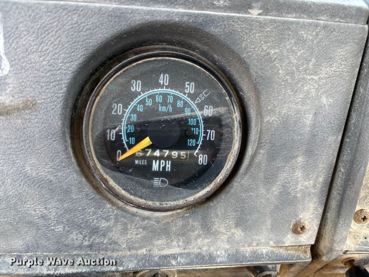 image for item FI0856 1988 Mack R690ST semi truck