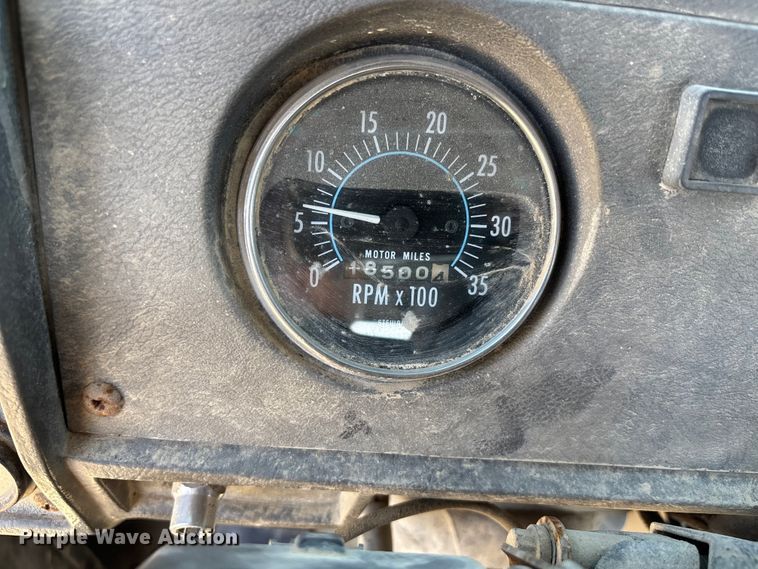 image for item FI0856 1988 Mack R690ST semi truck