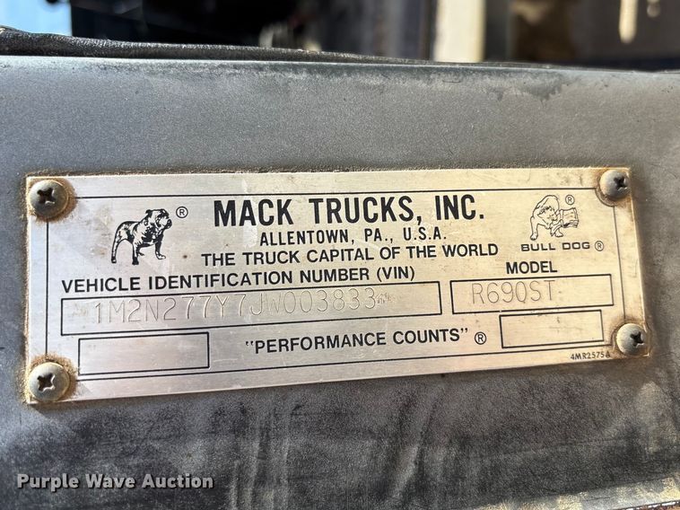 image for item FI0856 1988 Mack R690ST semi truck