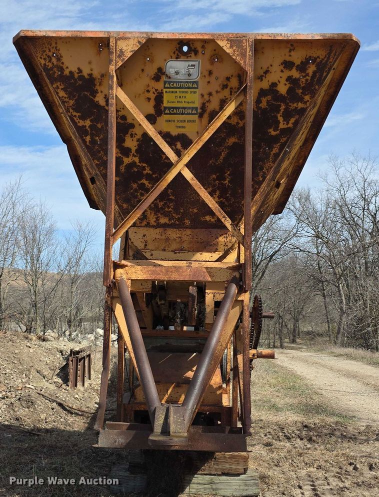 image for item FI0859 Kolberg  224-P vibrating rock screen