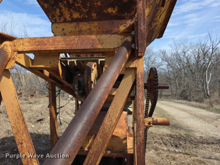 image for item FI0859 Kolberg  224-P vibrating rock screen