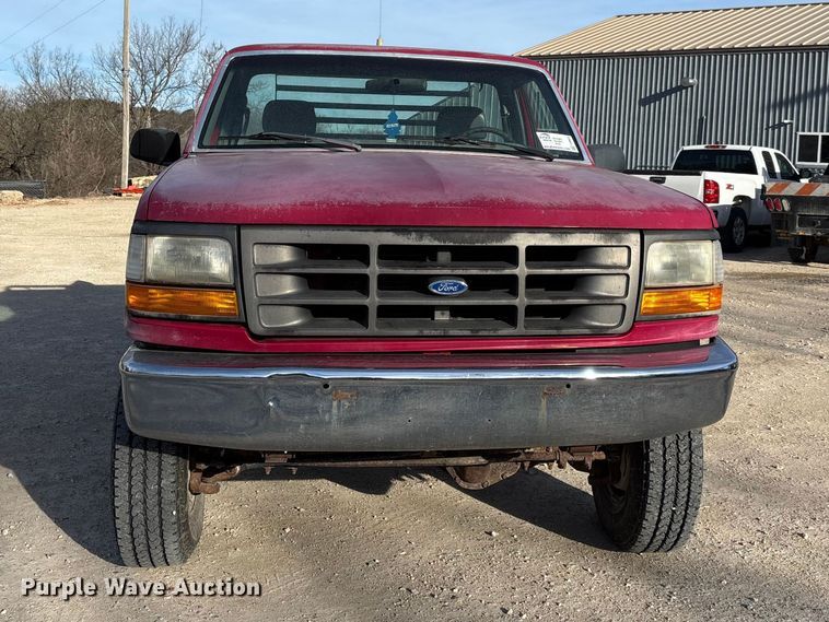 image for item FI0868 1994 Ford F350 XL flatbed pickup truck