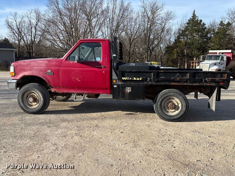 image for item FI0868 1994 Ford F350 XL flatbed pickup truck